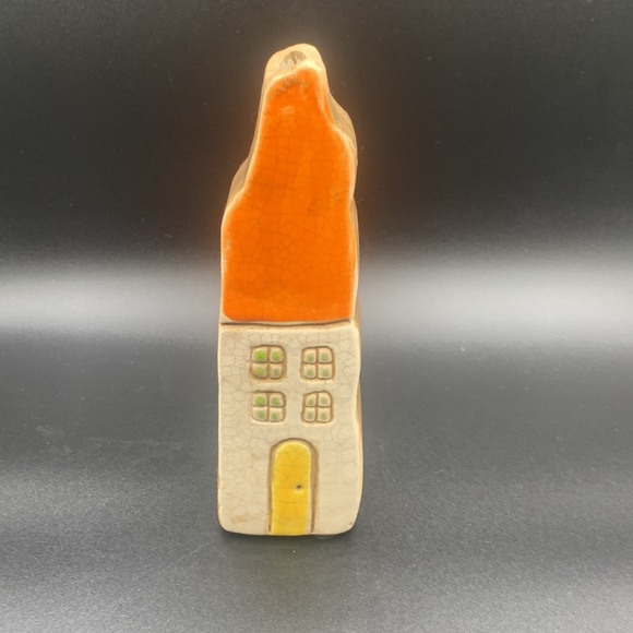 Ceramic Orange Roofed Crackled House Vase Embossed Green Windows & Yellow Door - Picture 3 of 7